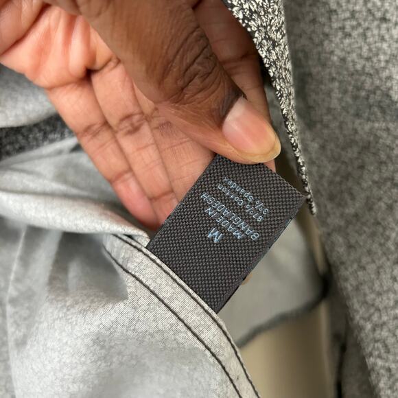 Marc Anthony Black Dainty Floral Button Up Size Medium - Picture 7 of 7